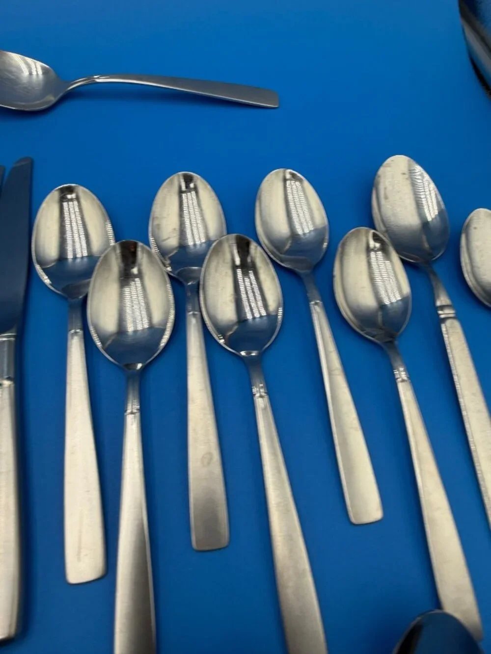 Oneida Satin Accent Flatware Set Spoons Forks Knives 43 Pc Set